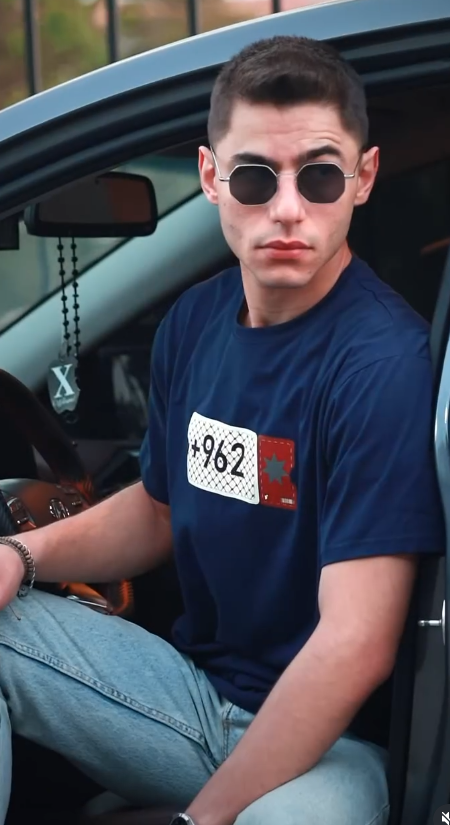 +962
